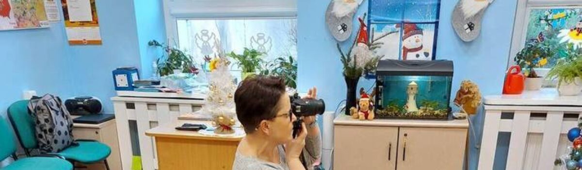 Aparat fotograficzny obsługujemy w ramach projektu ,,Przedszkole kreatywne” realizowanego w ramach GPRMW na lata 2020-2024